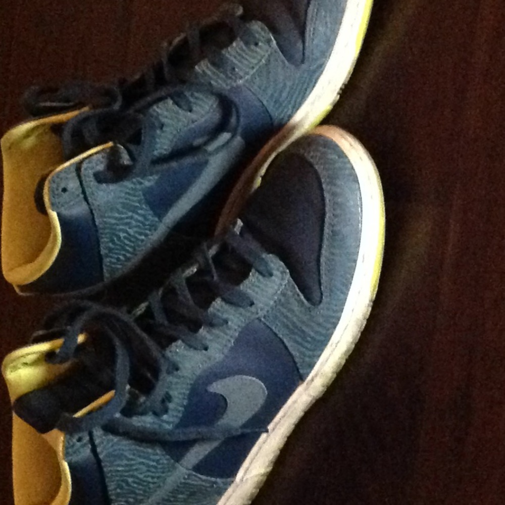 Nike mid rise sneakers